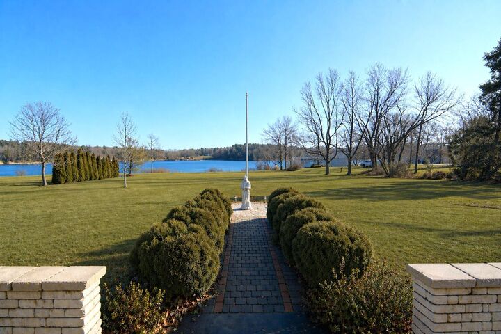 Property Photo:  4 Spring Lane  ME 03903 