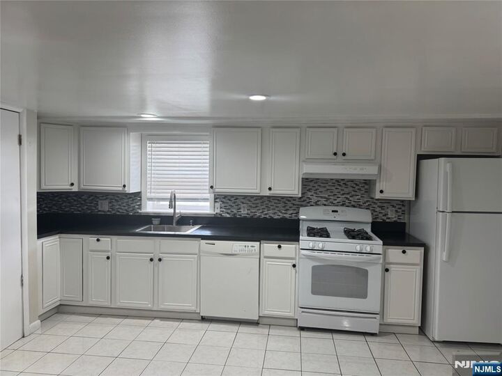 Property Photo:  171 Charles Street 2  NJ 07094 