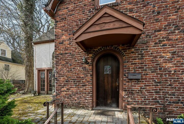 Property Photo:  342 Hillcrest Road  NJ 07450 