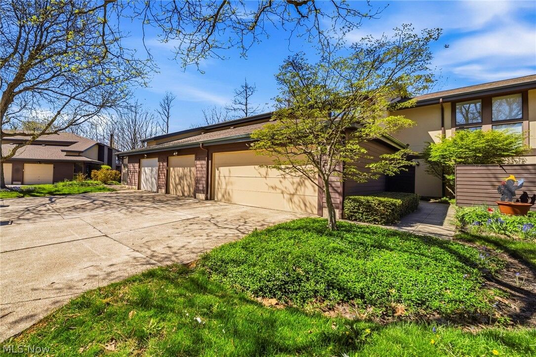 Property Photo:  210 Teal Trace 210  OH 44124 