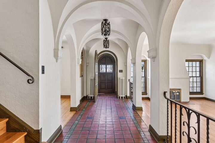 Property Photo:  38 W Minnehaha Parkway  MN 55419 