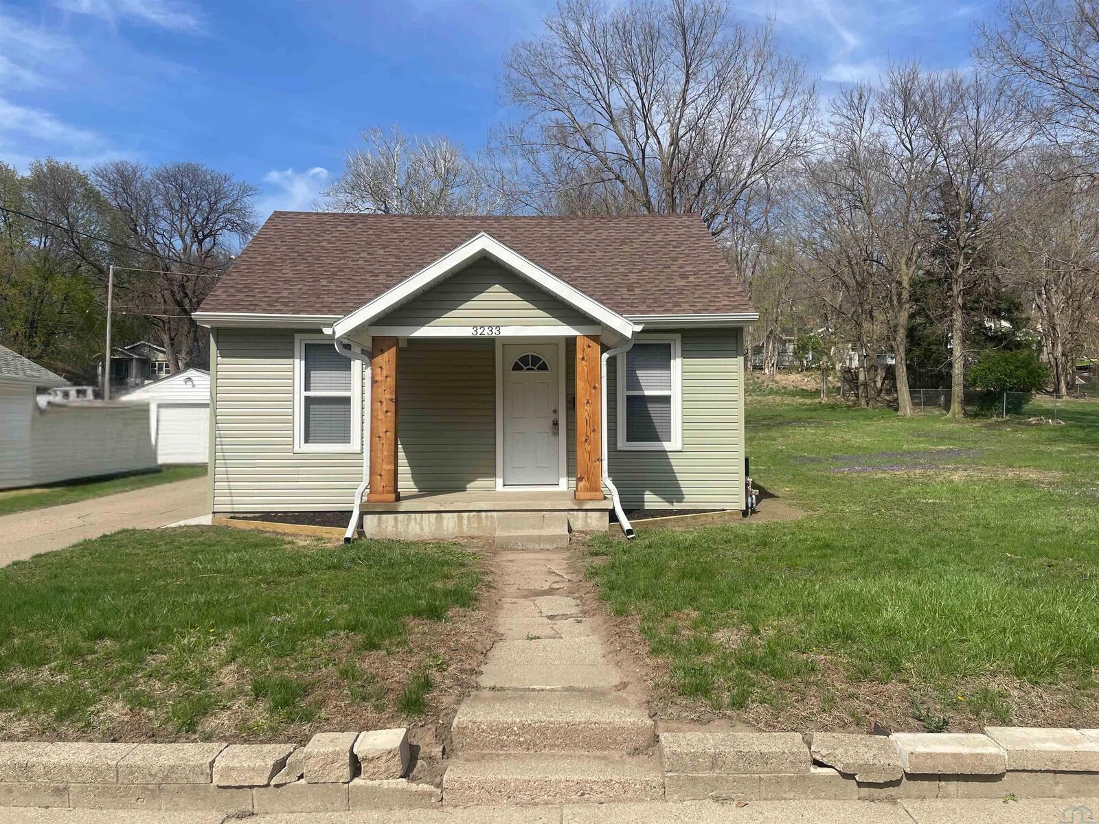 Property Photo:  3233 Park View Blvd  IA 51105 