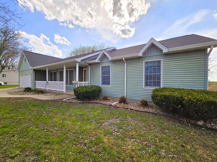 Property Photo:  620 Steinhoff Ave  IA 51026 