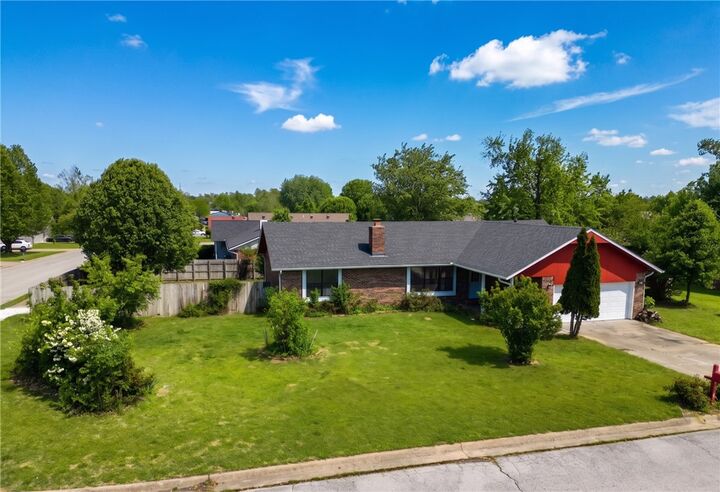 Property Photo: 1725 S 15th Street AR 72758