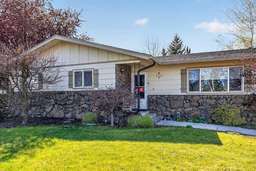 Property Photo:  3805 Mazama Drive  OR 97603 