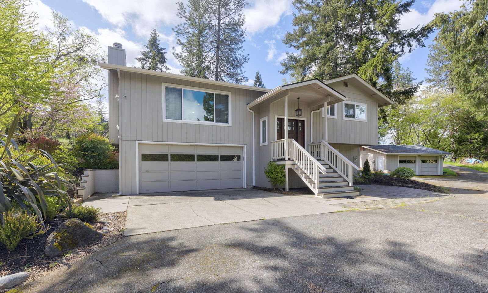 Property Photo:  356 Brooke Lane  OR 97527 