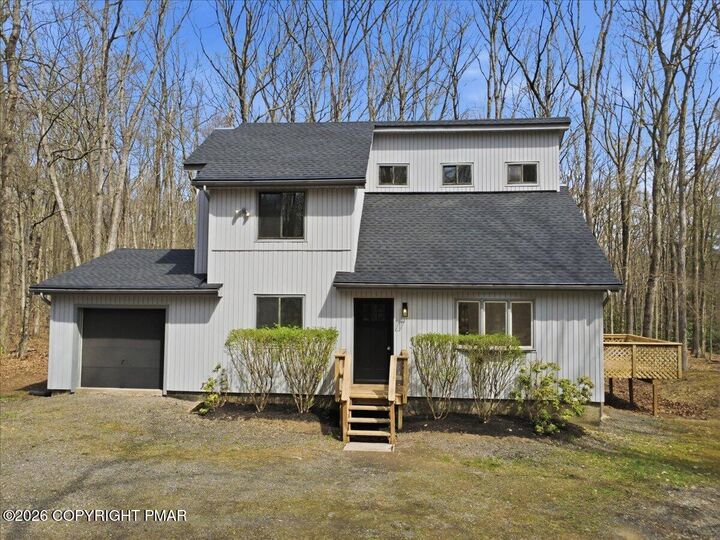 Property Photo: 186 Timberlane Drive PA 18210