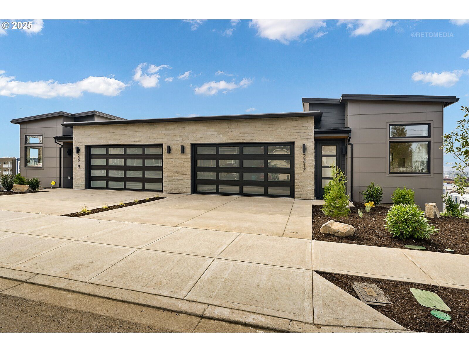 Property Photo:  2401 E 6th St  WA 98661 