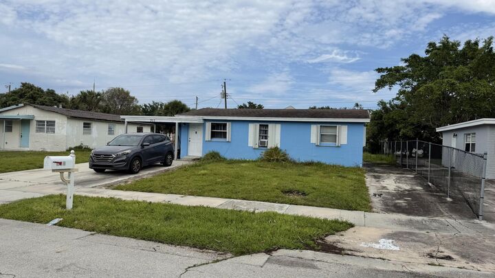 Property Photo:  311 NW 11th Avenue  FL 33444 