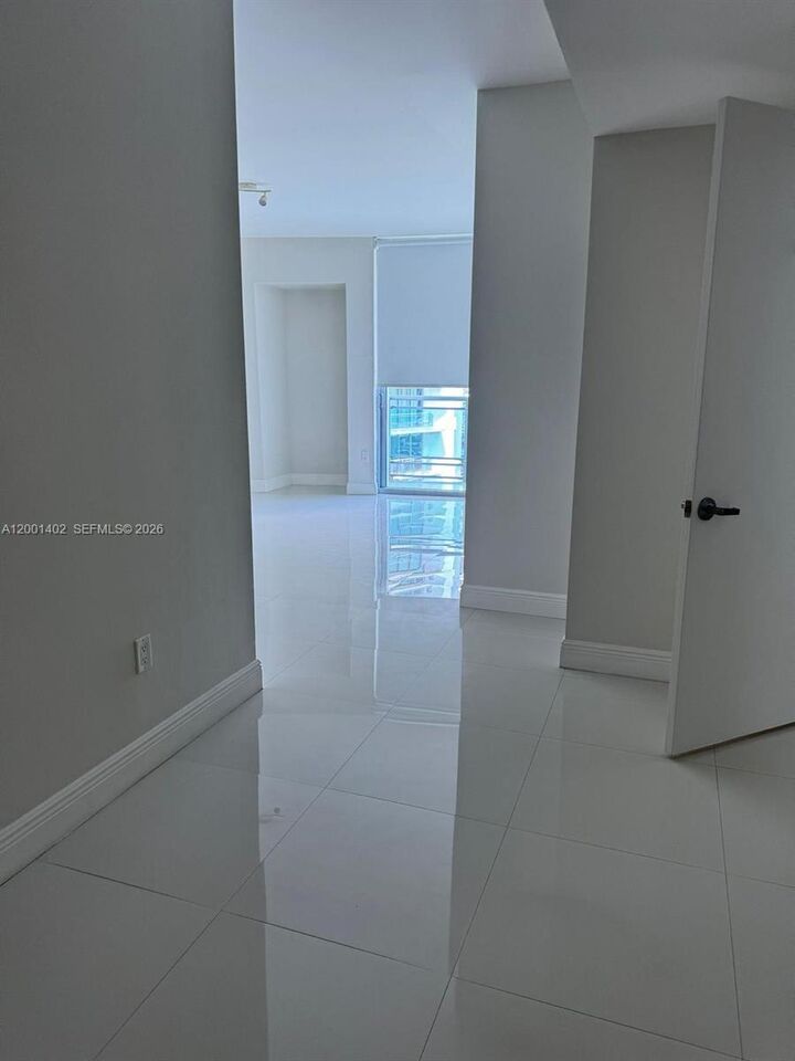 Property Photo:  350 S Miami Ave 1415  FL 33130 