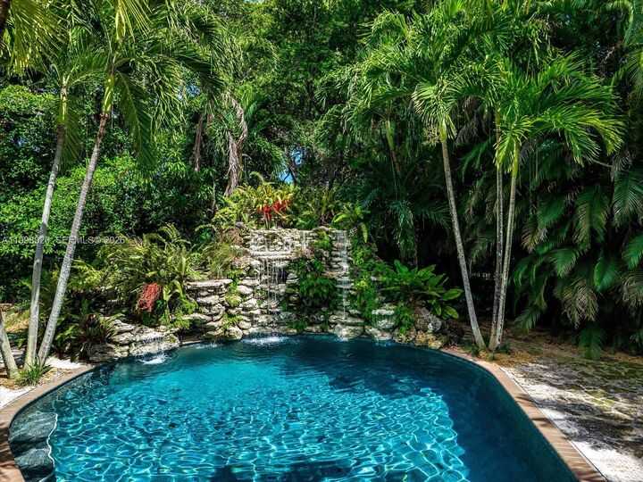 Property Photo:  186 Edgewater Dr 0  FL 33133 