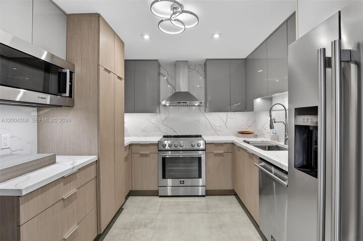 Property Photo:  2780 NE 183rd St 1714  FL 33160 