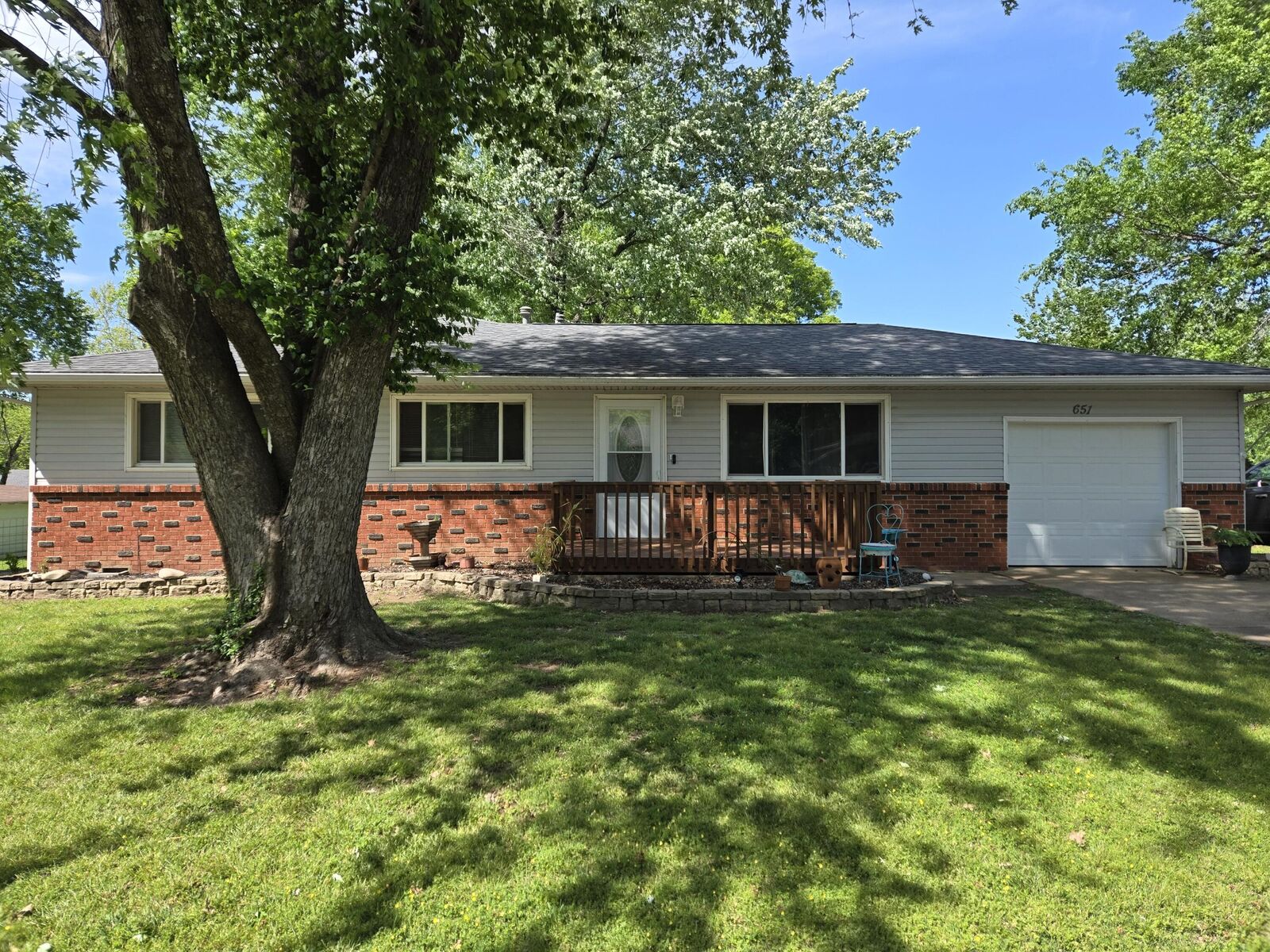 Property Photo:  651 W Pearl Street  MO 65605 