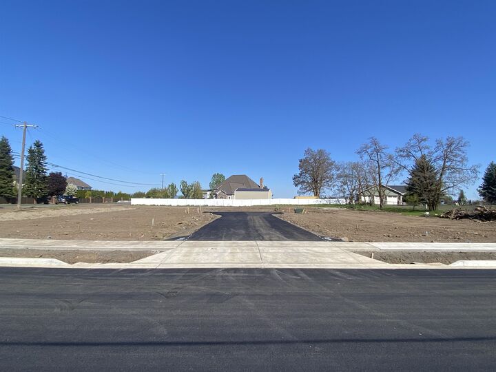 Property Photo: 8612 W Panorama Dr WA 99208