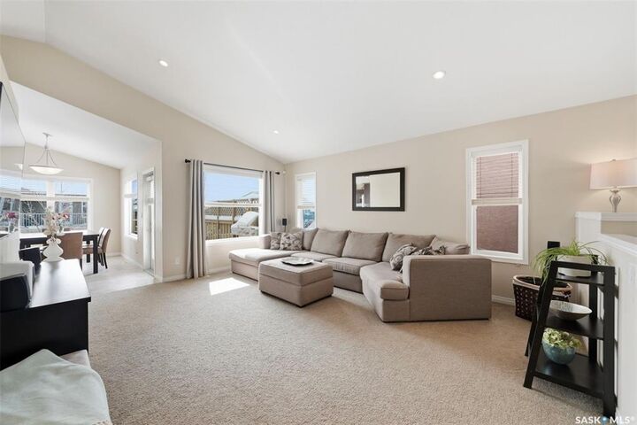 Property Photo:  1218 Rempel Crescent  SK S7T 0M2 