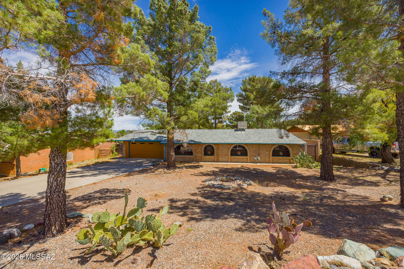 Property Photo:  1035 N Evergreen Drive  AZ 85623 