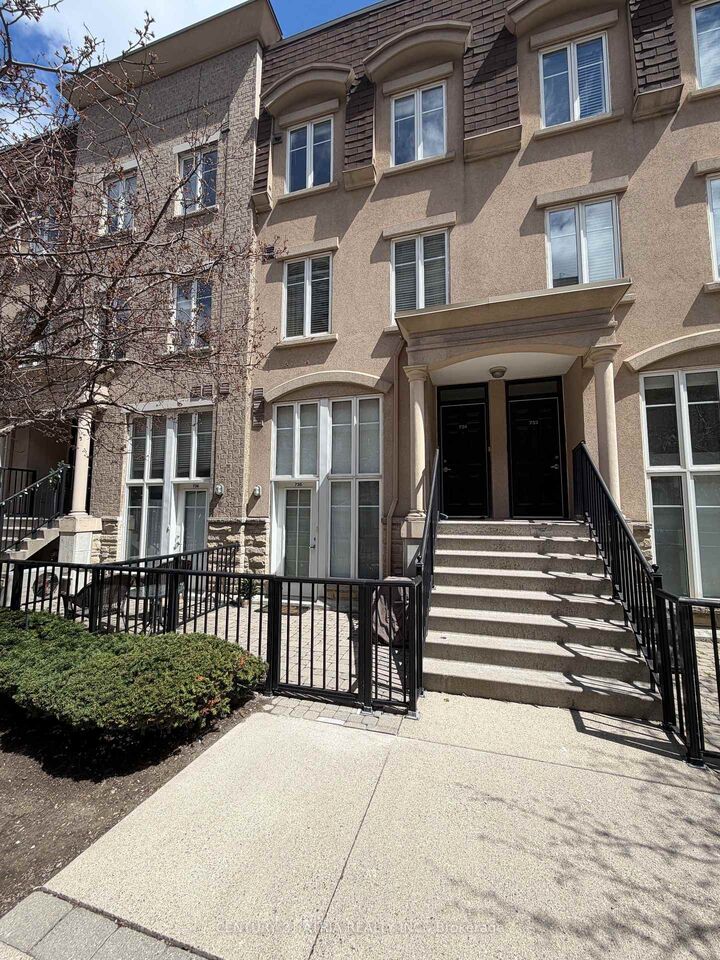 Property Photo:  42 Western Battery Road 734  ON M6K 3P1 