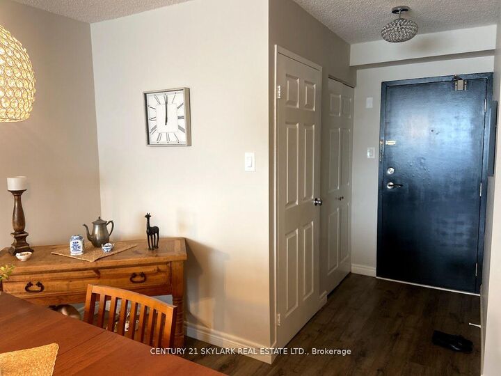 Property Photo: 8 Lisa Street 706 ON L6Y 3V1
