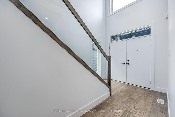 Photo de la propriété:  245 Hesselman Crescent  ON N6M 0K3 