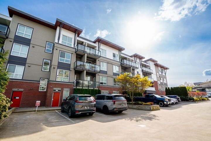 Property Photo:  19567 64 Avenue 303  BC V3S 7H8 