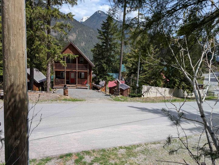 Property Photo: 14891 Parkview Avenue BC V0X 1L5