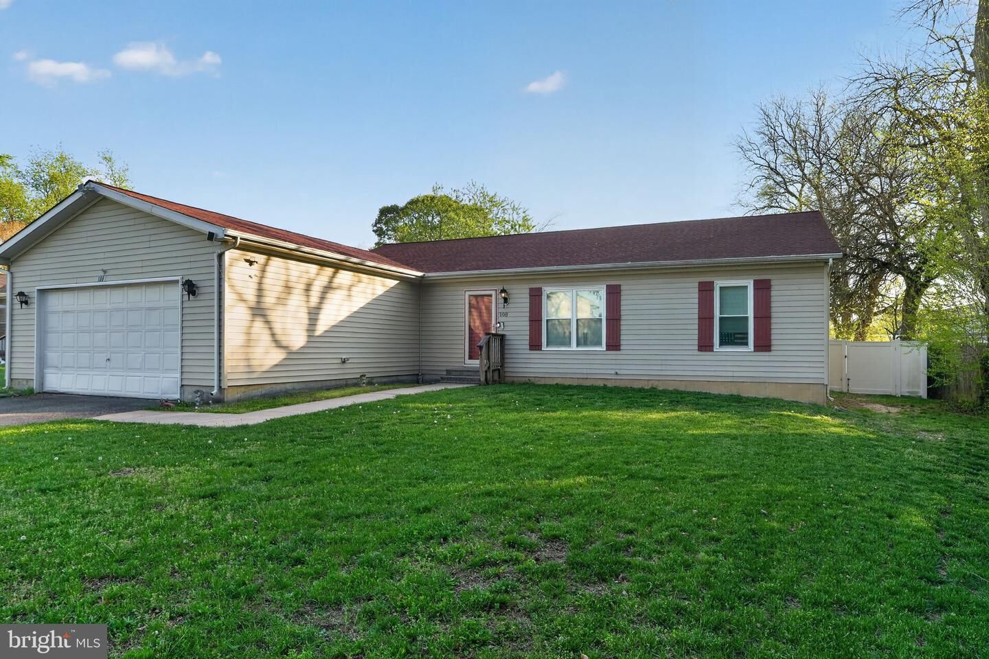 Property Photo:  108 4th Avenue  DE 19720 