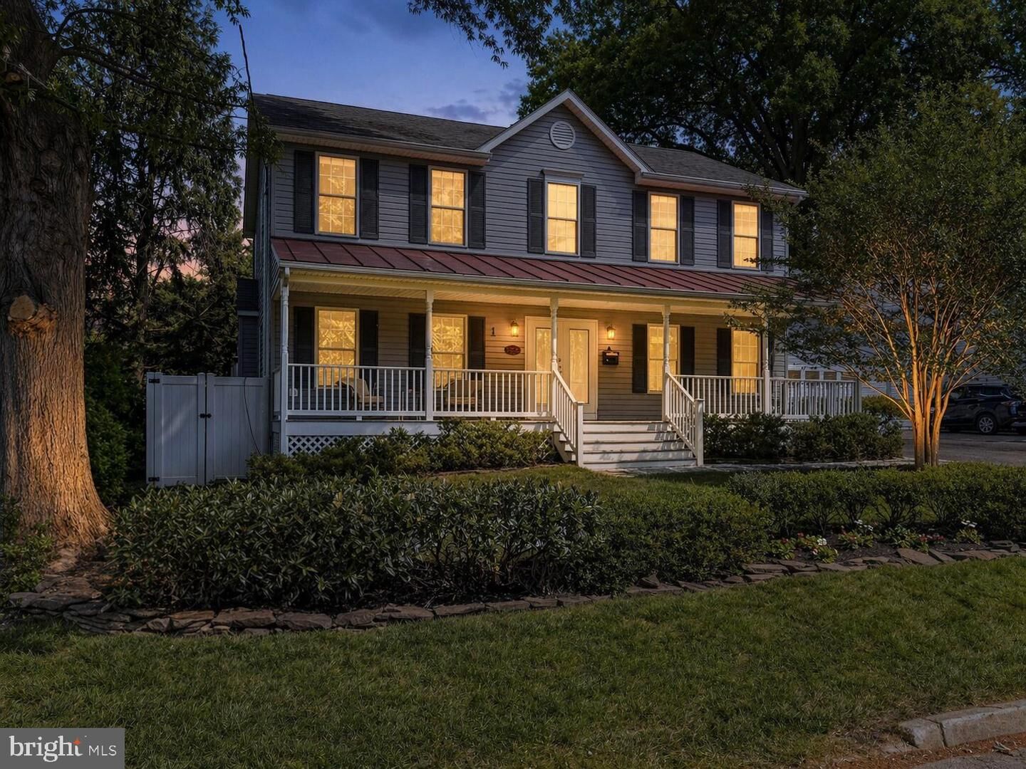 Property Photo:  909 19th Street S  VA 22202 