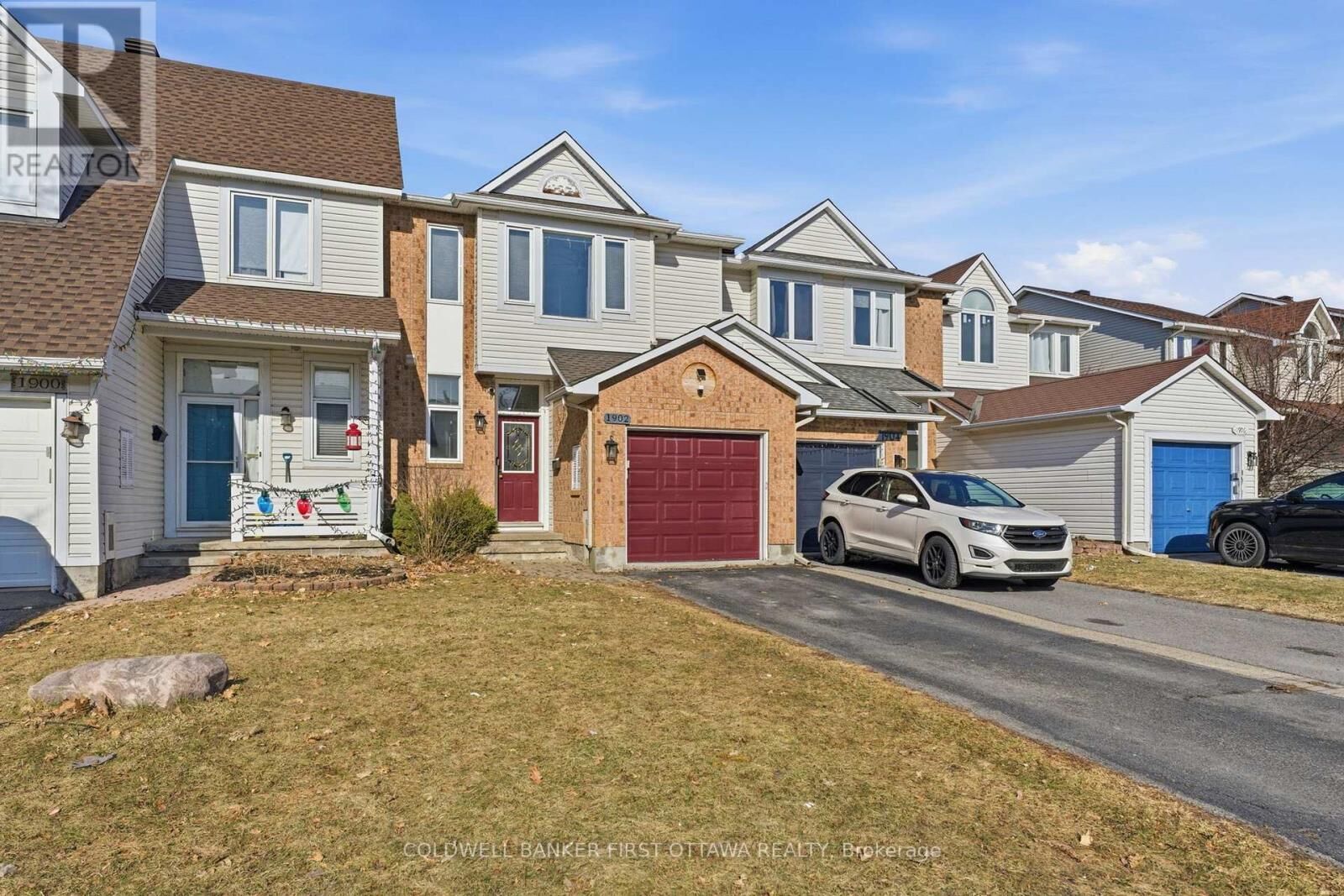 Property Photo: 1902 Hennessy Crescent ON K4A 3X7