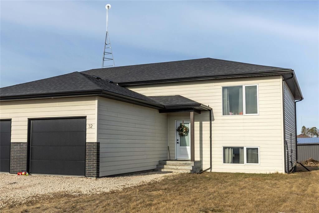 Property Photo:  32 Fourth Street North  MB R0A 0V2 
