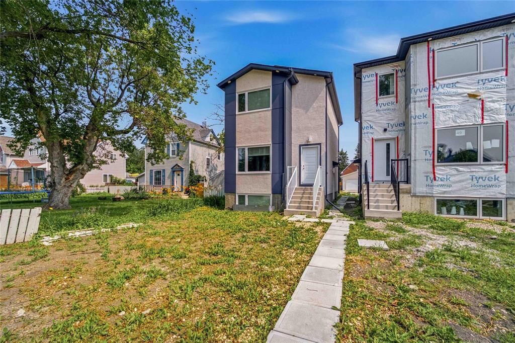 Property Photo:  51 Lansdowne Avenue  MB R2W 0G1 