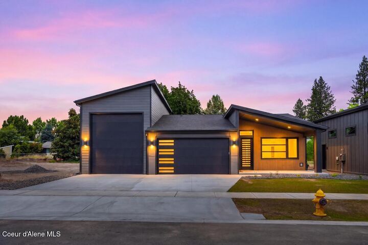 Property Photo: 11005 E 36th Dr WA 99206