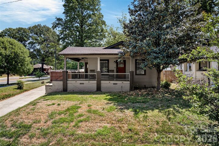 Property Photo:  405 Walnut Avenue  NC 28208 