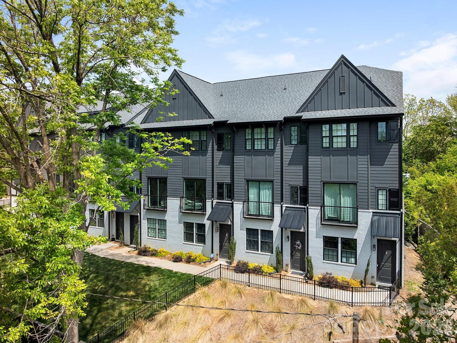 Property Photo:  226 Sutton Park Lane  NC 28211 