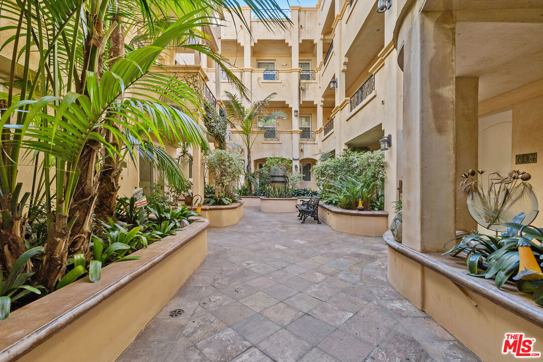 Property Photo:  16123 W Sunset Blvd  CA 90272 