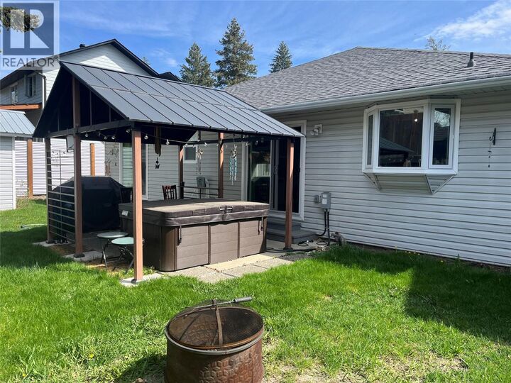 Property Photo: 2034 Saddleview Avenue BC V0E 2G0