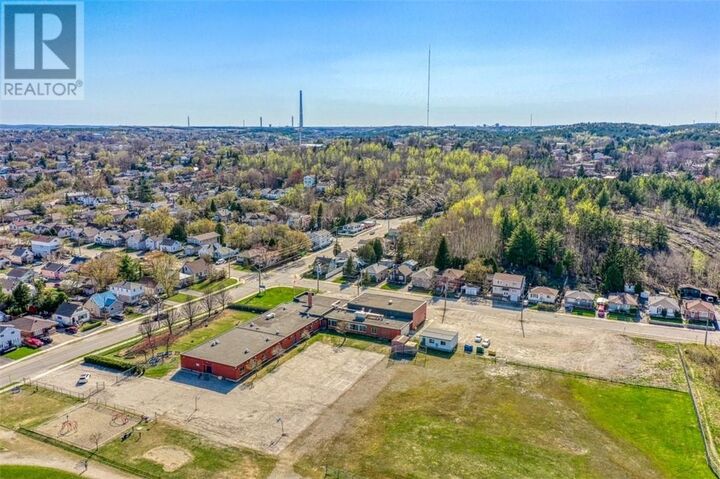 Photo de la propriété:  593 Bruce Avenue  ON P3C 5C2 