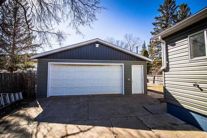 Property Photo:  828 Frederick Street  MB R7A 5L9 