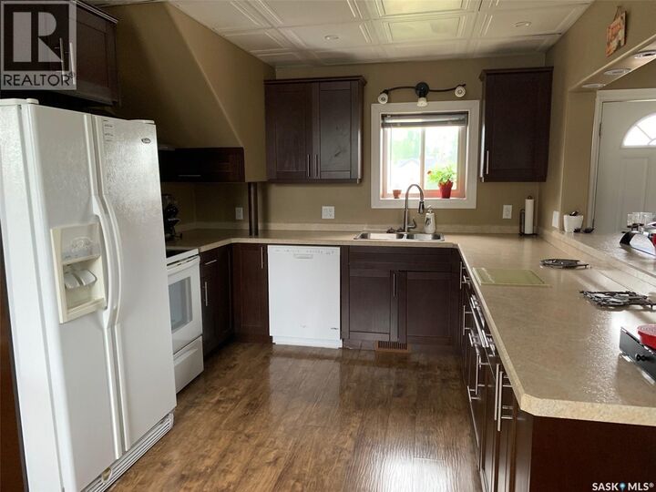 Property Photo:  292 29th Street  SK S0M 0E0 
