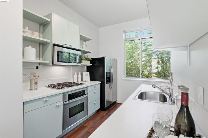 Property Photo:  1253 Pine St  CA 94607 