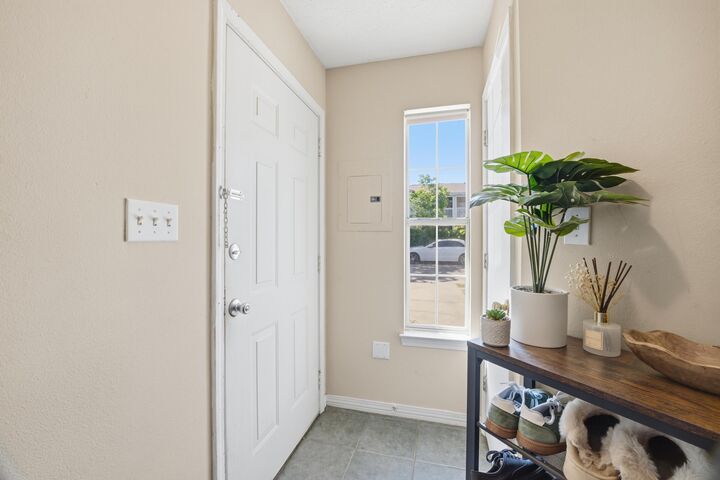 Property Photo:  2413 Suwanee Lane  FL 32547 