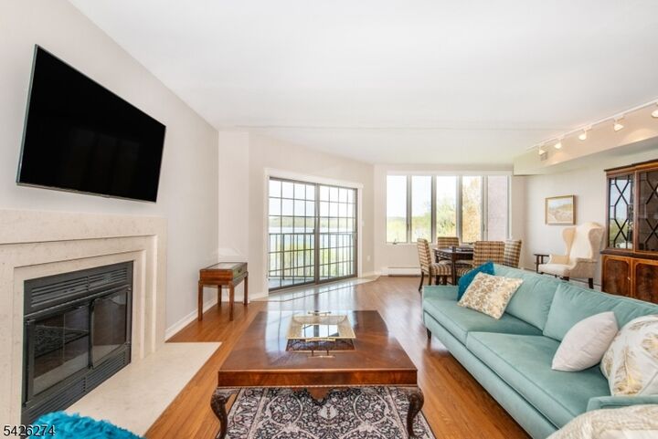 Property Photo:  1360 Hamburg Tpke Unit 402  NJ 07470 
