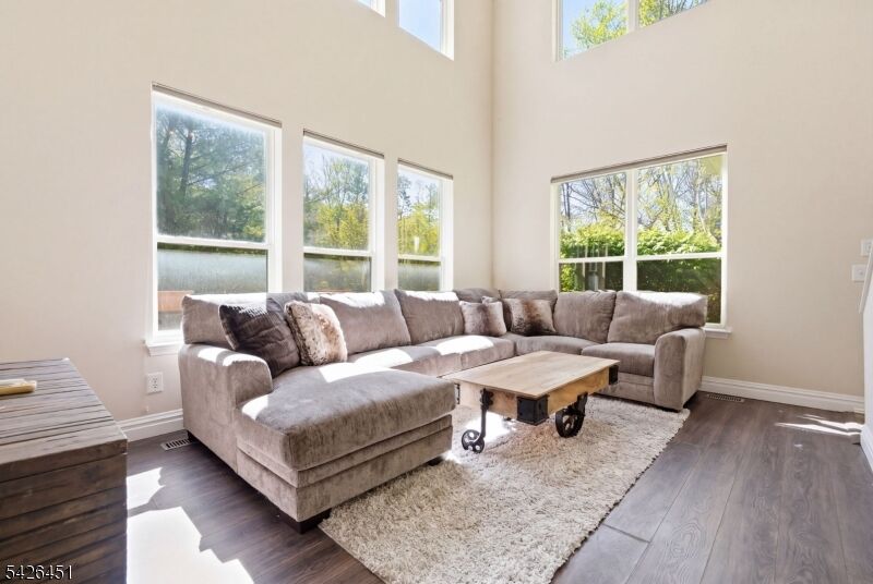 Property Photo:  15 Aspen Ct  NJ 07419 