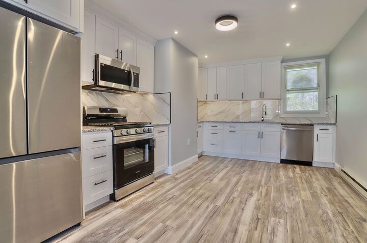 Property Photo:  237 Whiton St 3  NJ 07304 