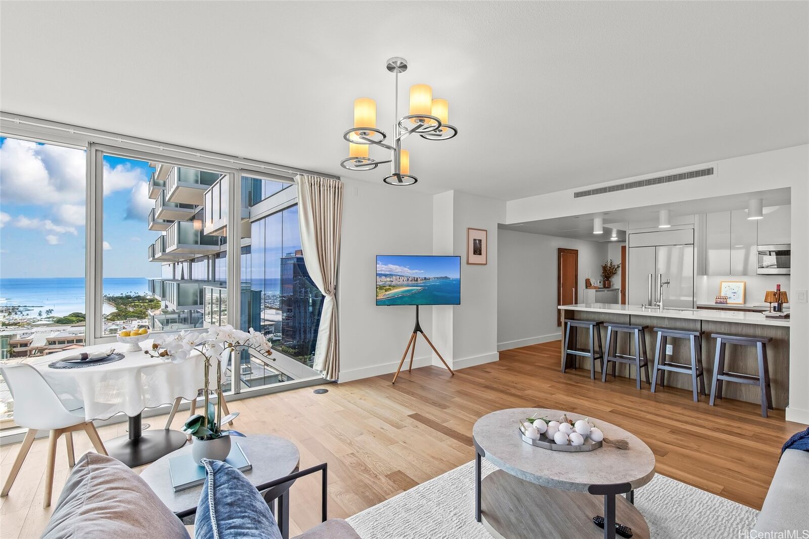 Property Photo:  629 Keeaumoku Street 2211  HI 96814 