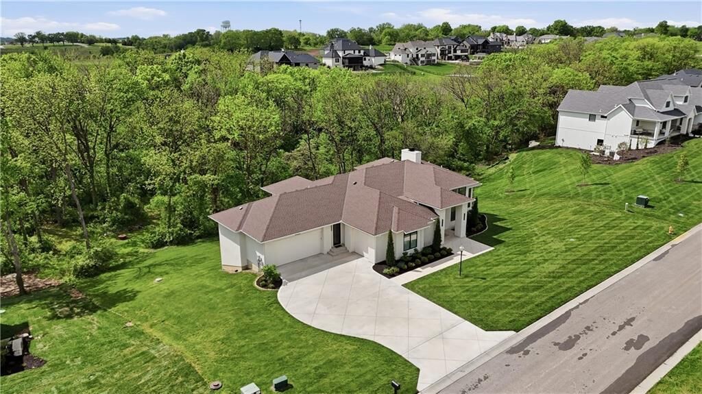 Property Photo:  7300 NW Pampas Lane  MO 64152 