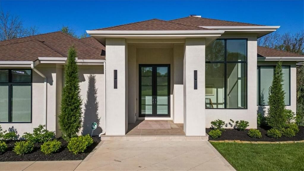 Property Photo: 7300 NW Pampas Lane MO 64152