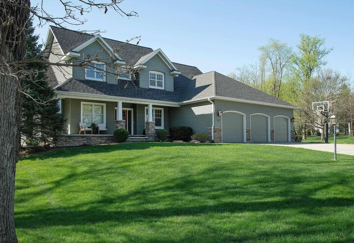 Property Photo:  217 Oak Ridge Circle Circle  IA 50677 