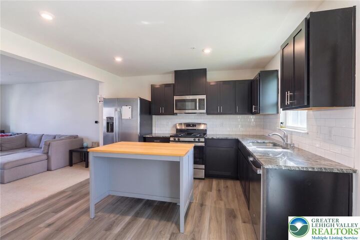 Property Photo:  2126 Cross Country Road  PA 18067 