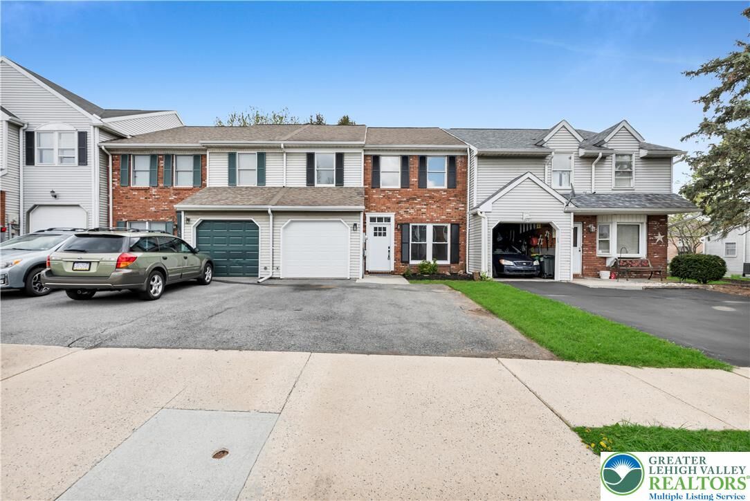 Property Photo:  121 Brookfield Drive  PA 18062 