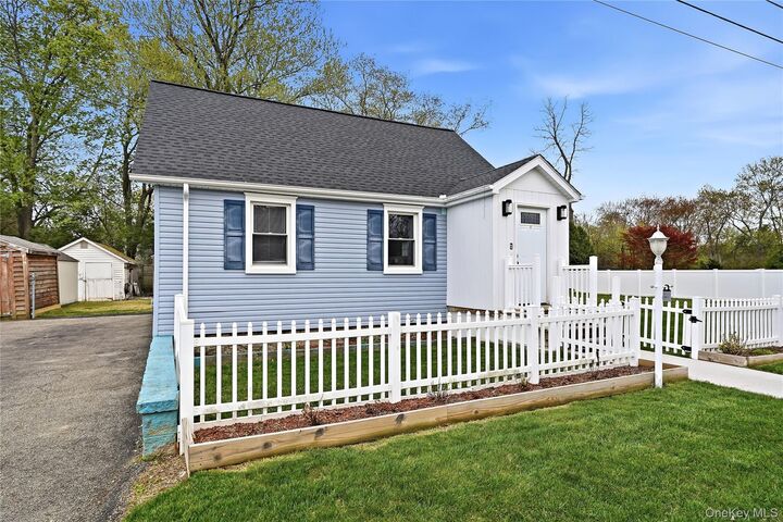Property Photo:  6 Dellacona Road  NY 10512 